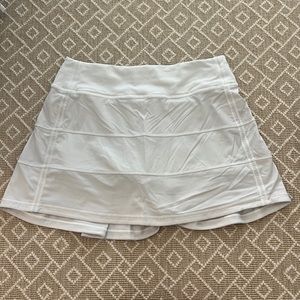 Lululemon white tennis skirt. Size 4. Never worn.